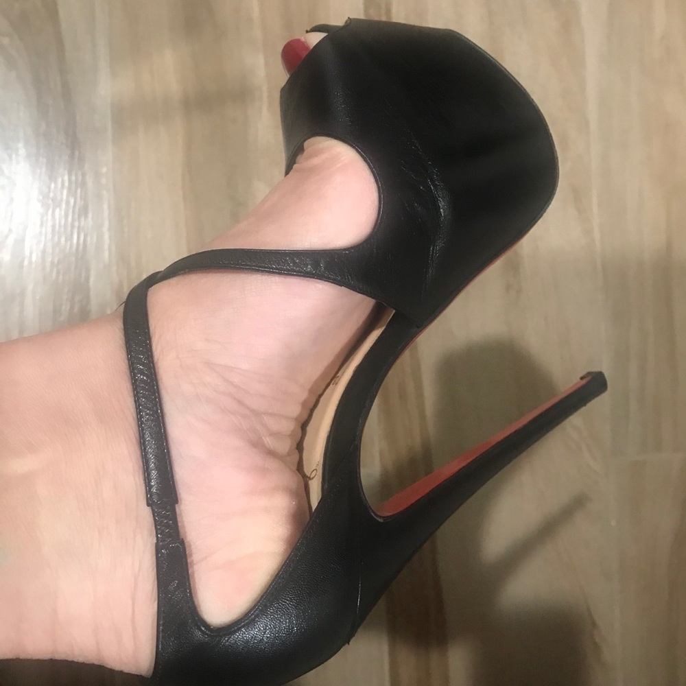 😍Authentic beautiful Christian Louboutin heels 36.5